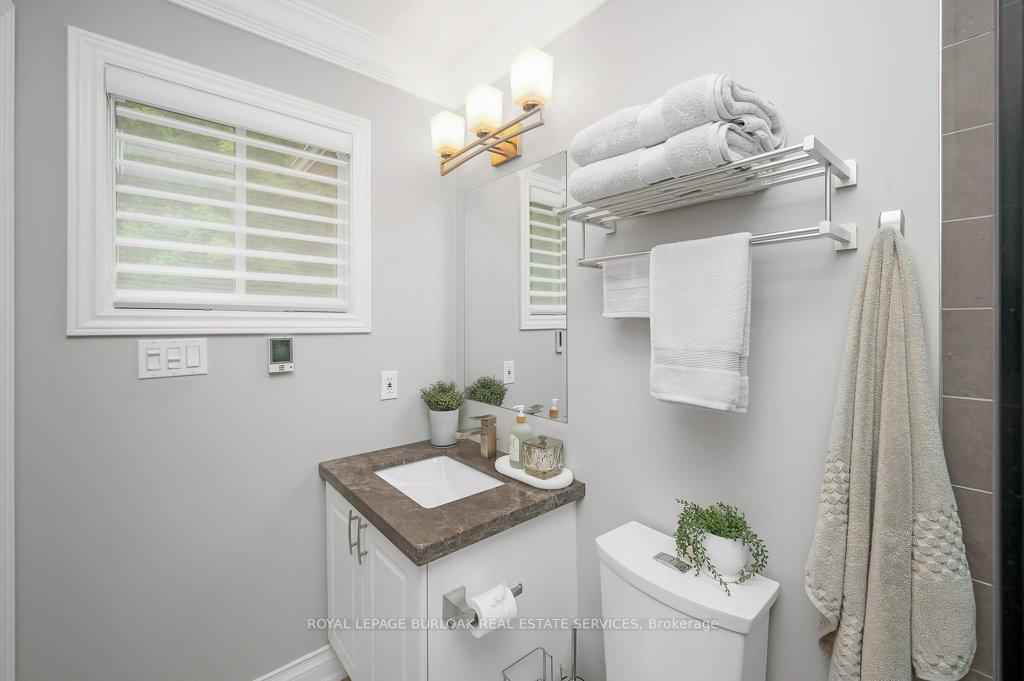 Photo 15 of 2044 Broadleaf Crescent, Burlington, Uptown — HOMEH