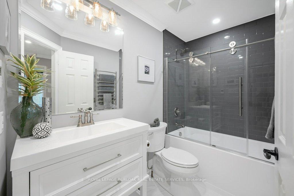 Photo 18 of 2044 Broadleaf Crescent, Burlington, Uptown — HOMEH