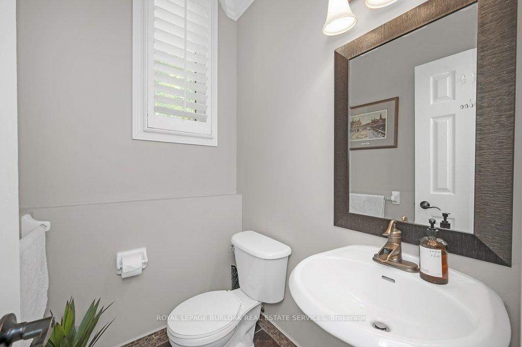 Photo 21 of 2044 Broadleaf Crescent, Burlington, Uptown — HOMEH