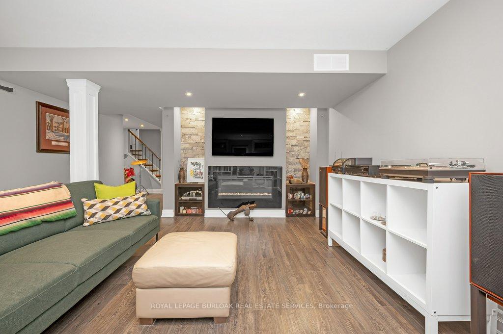 Photo 22 of 2044 Broadleaf Crescent, Burlington, Uptown — HOMEH