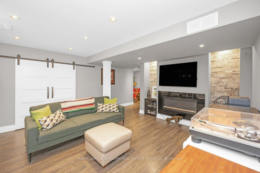 Photo 23 of 2044 Broadleaf Crescent, Burlington, Uptown — HOMEH