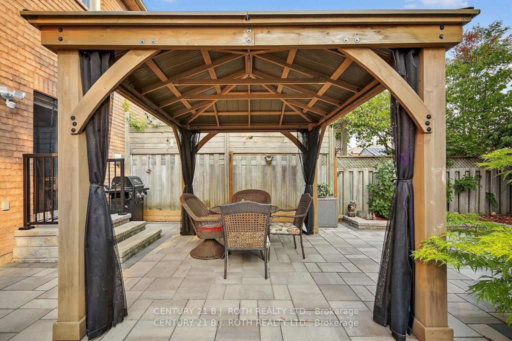 Photo 4 of 80 Bruce Crescent, Barrie, Bayshore — HOMEH