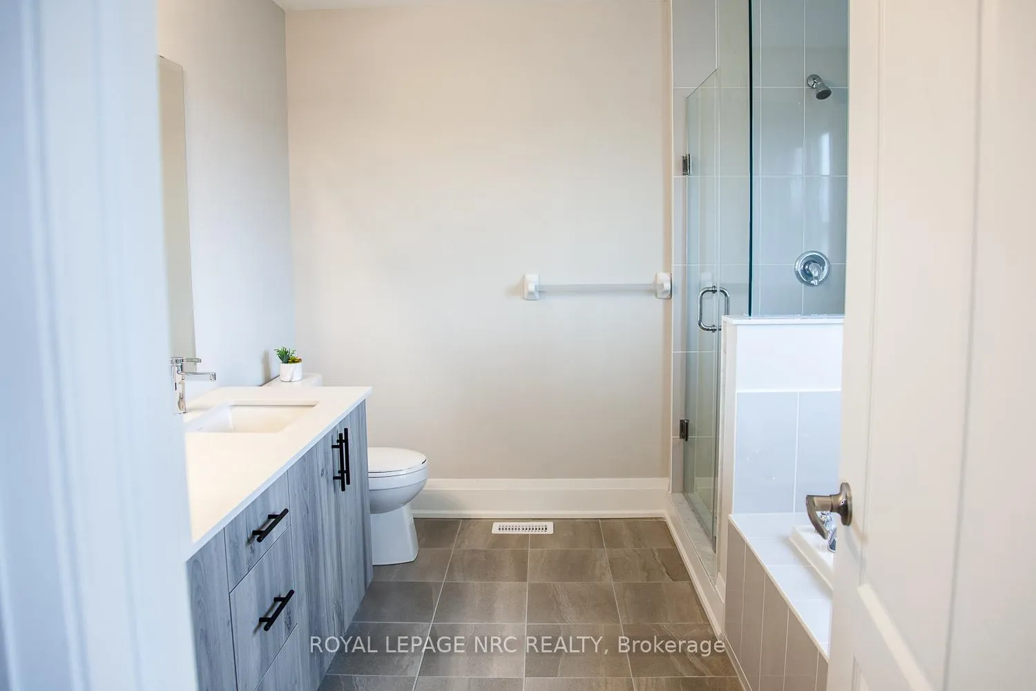 Photo 17 of 266 Palace Street, Thorold, Thorold Downtown — HOMEH