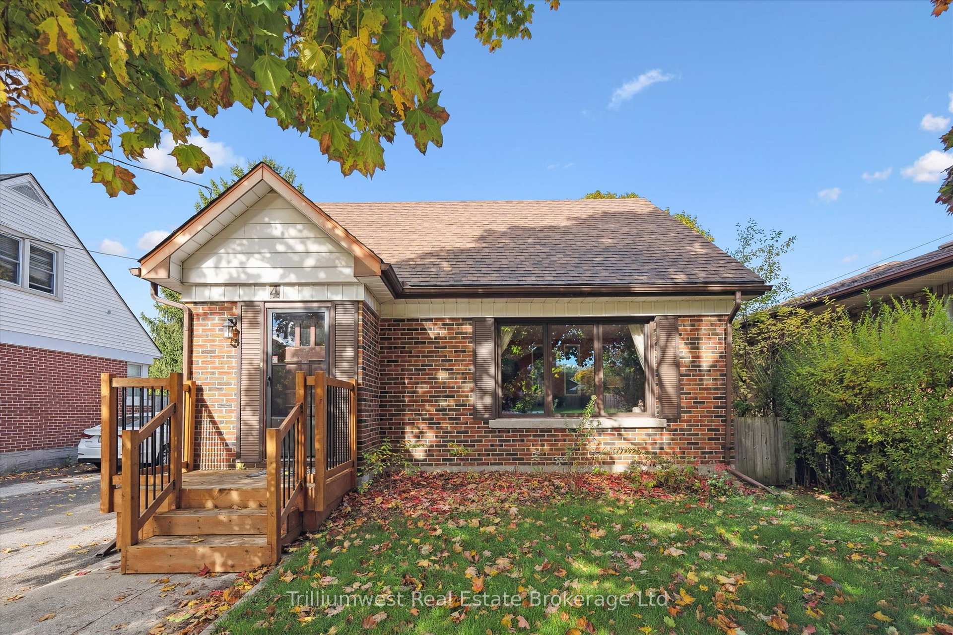 Photo 2 of 4 Balsarroch Place, Guelph, St. Patrick's Ward — HOMEH