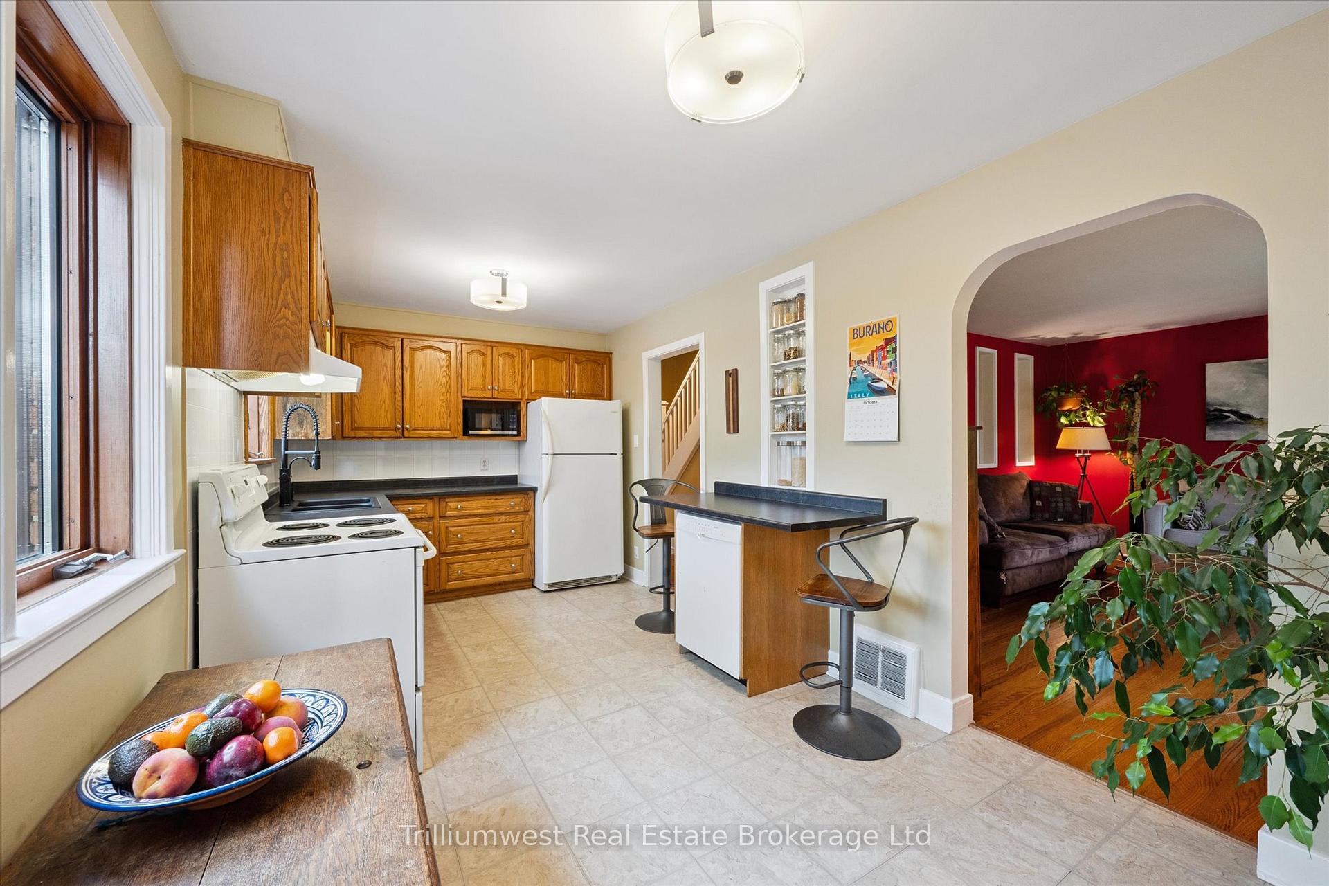 Photo 5 of 4 Balsarroch Place, Guelph, St. Patrick's Ward — HOMEH