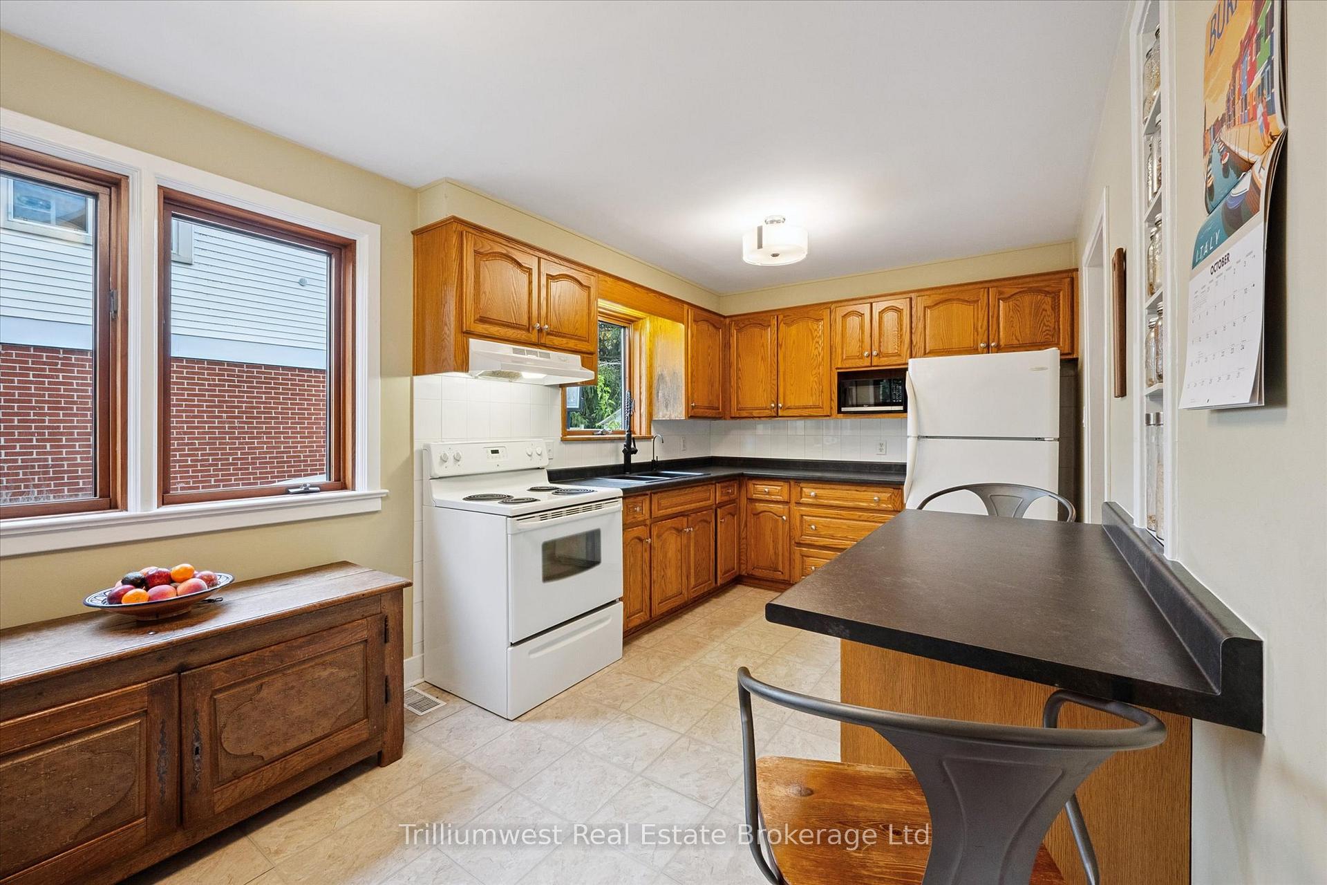 Photo 6 of 4 Balsarroch Place, Guelph, St. Patrick's Ward — HOMEH