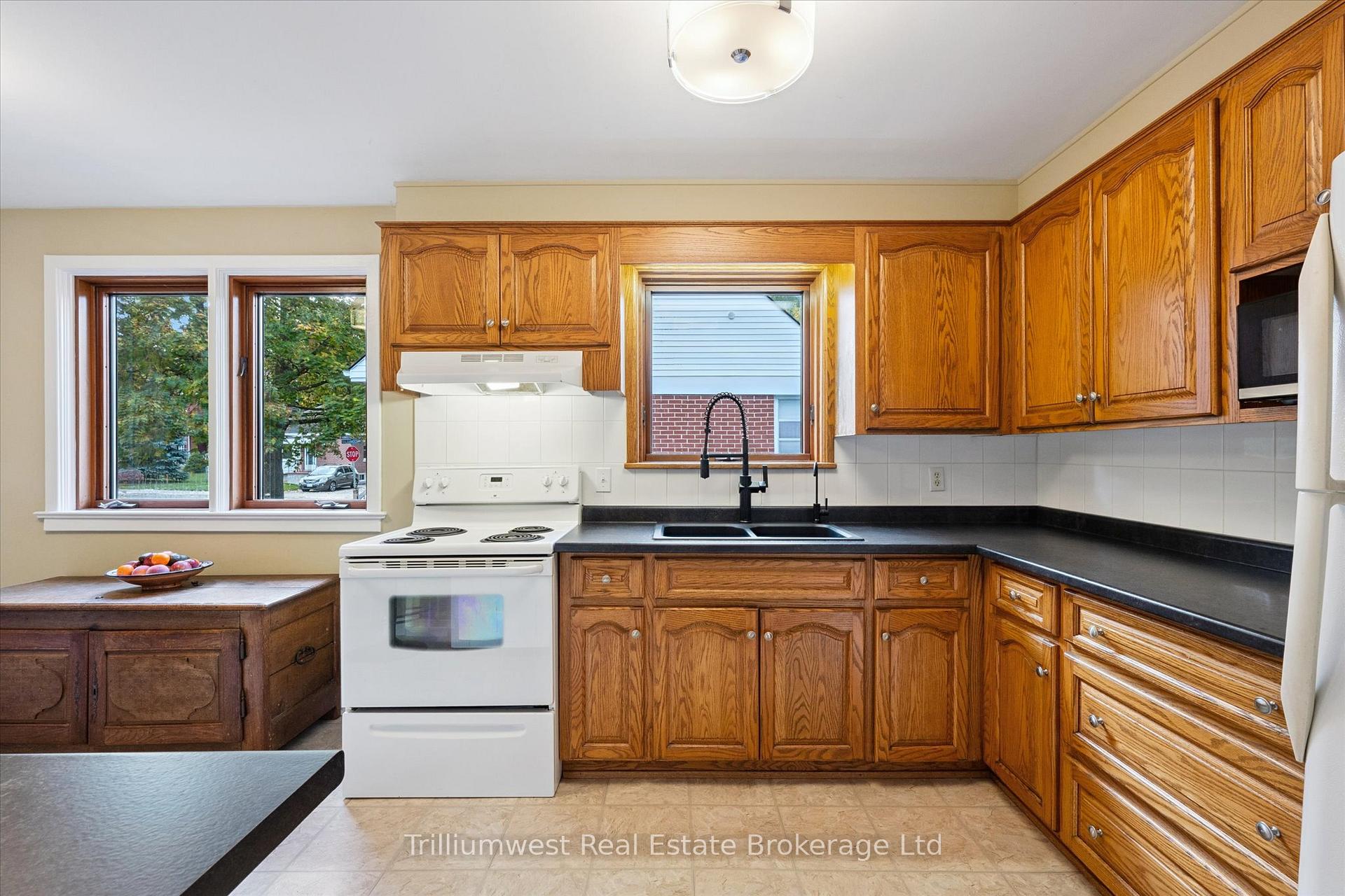 Photo 8 of 4 Balsarroch Place, Guelph, St. Patrick's Ward — HOMEH