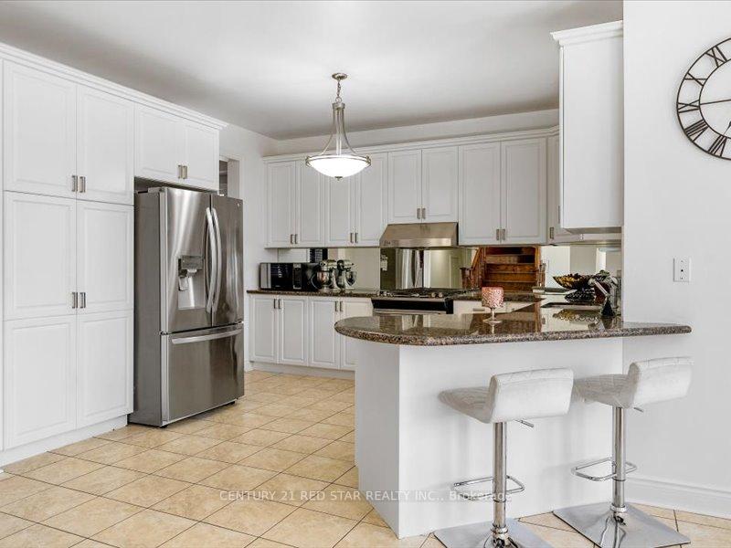 Photo 10 of 31 Eiffel Boulevard, Brampton, Vales of Castlemore North — HOMEH