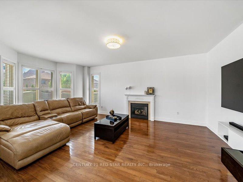 Photo 15 of 31 Eiffel Boulevard, Brampton, Vales of Castlemore North — HOMEH