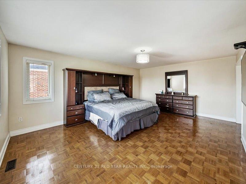 Photo 20 of 31 Eiffel Boulevard, Brampton, Vales of Castlemore North — HOMEH