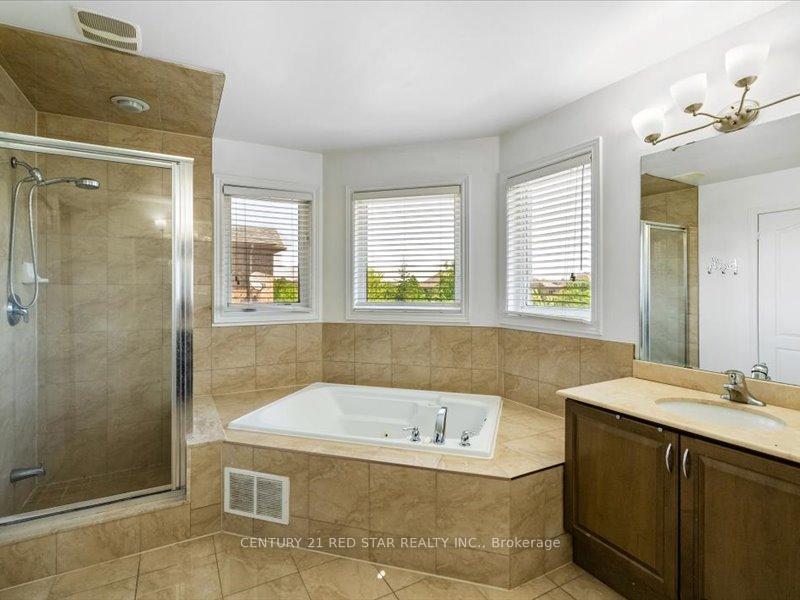 Photo 21 of 31 Eiffel Boulevard, Brampton, Vales of Castlemore North — HOMEH