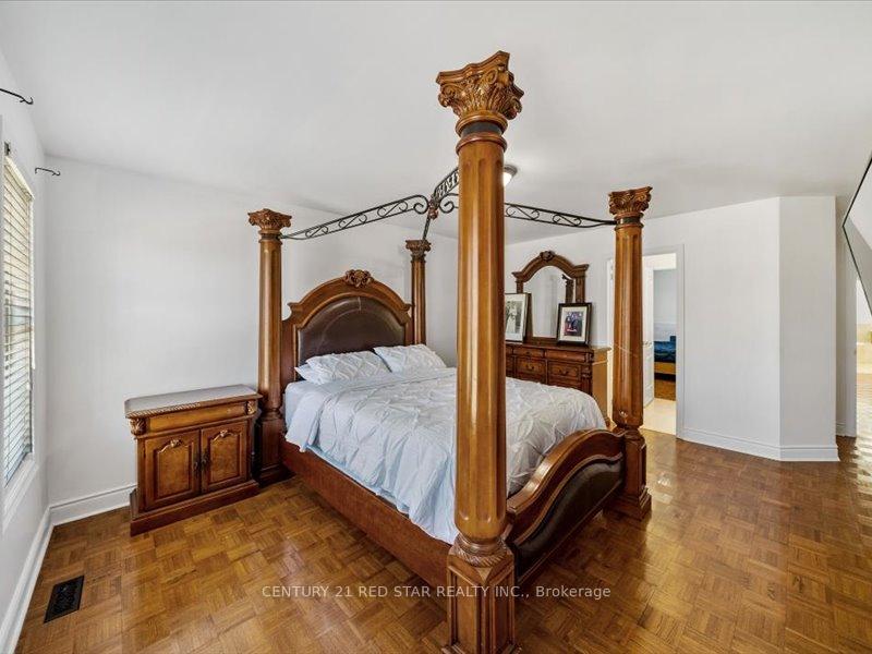 Photo 23 of 31 Eiffel Boulevard, Brampton, Vales of Castlemore North — HOMEH