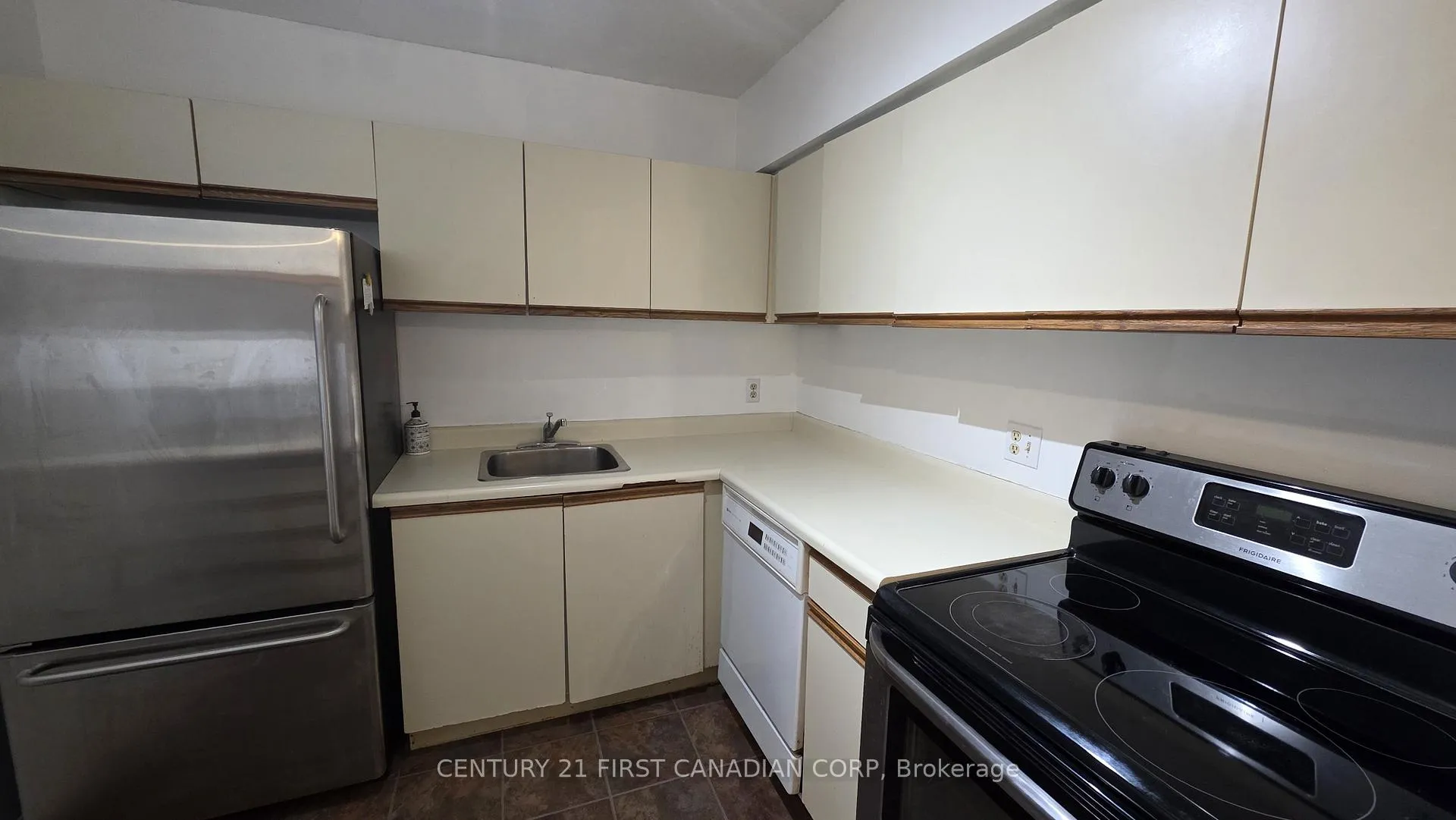 Photo 16 of Unit 215, 15 Jacksway Crescent, London, North G — HOMEH