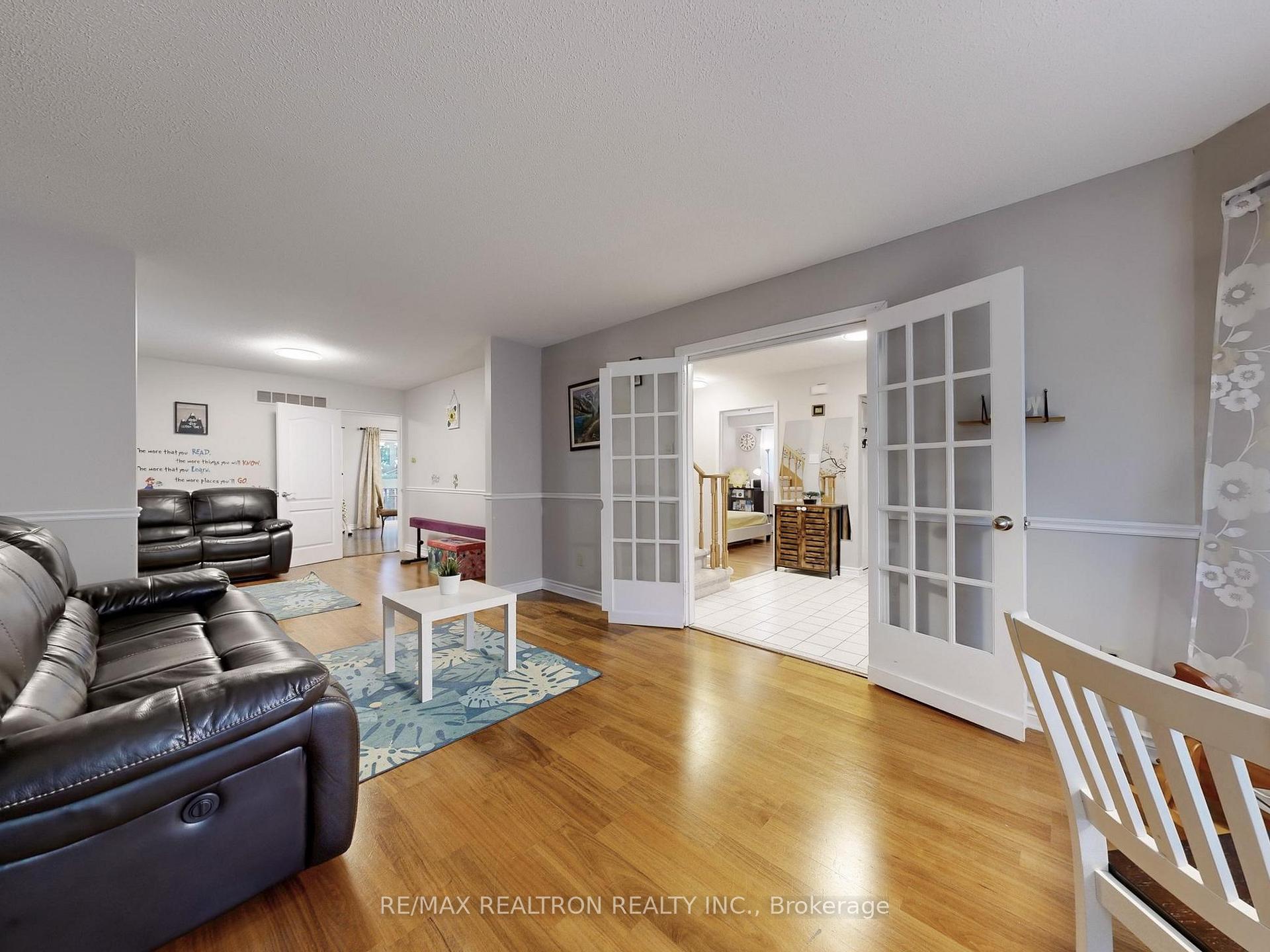 Photo 8 of 27 Moore Place, Barrie, Letitia Heights — HOMEH