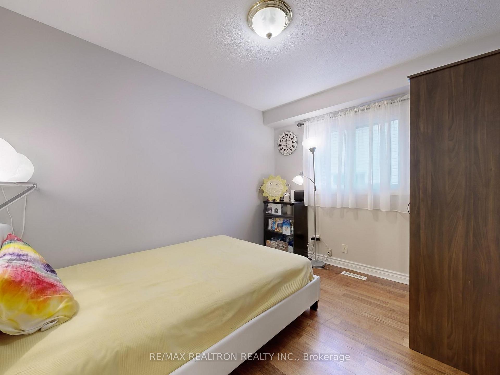 Photo 14 of 27 Moore Place, Barrie, Letitia Heights — HOMEH