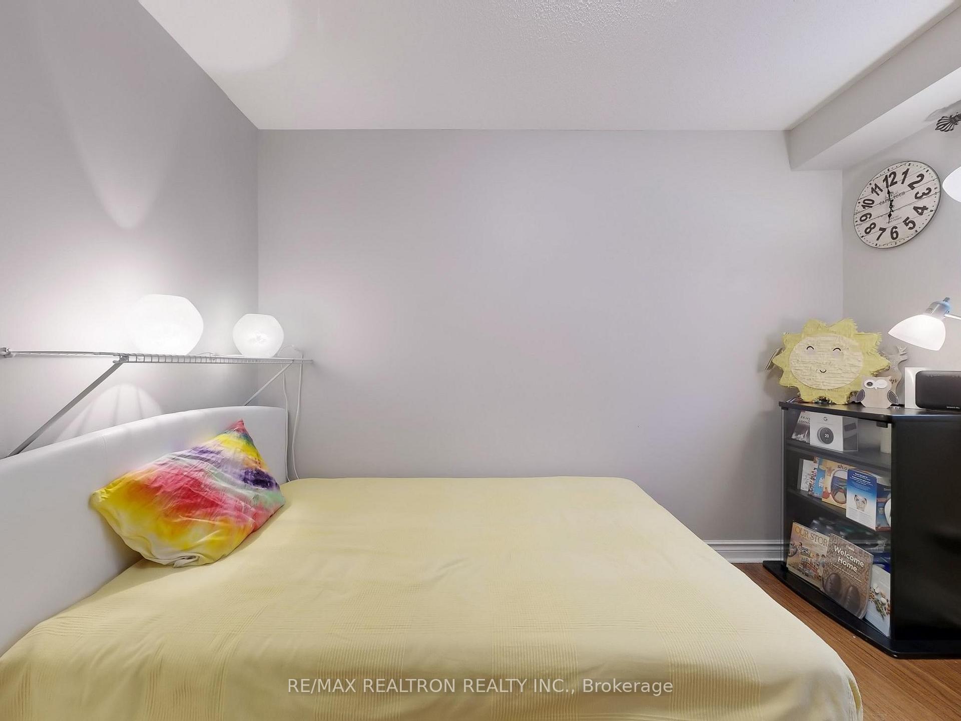 Photo 15 of 27 Moore Place, Barrie, Letitia Heights — HOMEH
