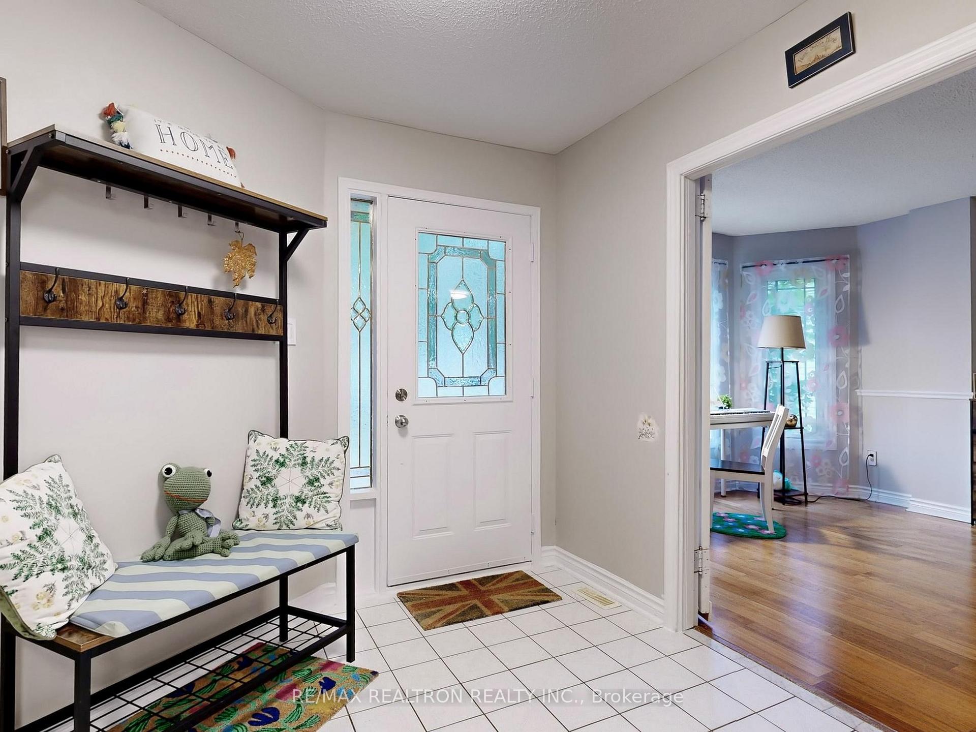 Photo 17 of 27 Moore Place, Barrie, Letitia Heights — HOMEH