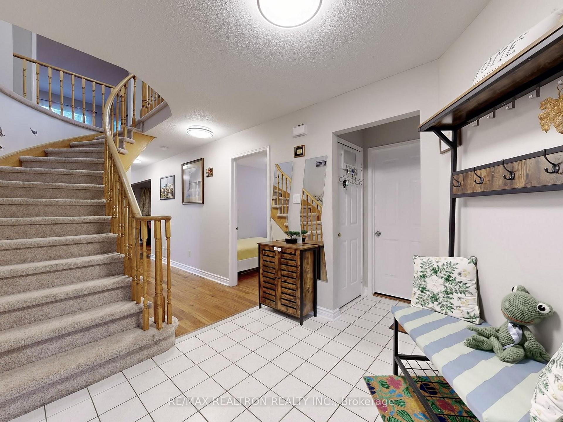 Photo 18 of 27 Moore Place, Barrie, Letitia Heights — HOMEH