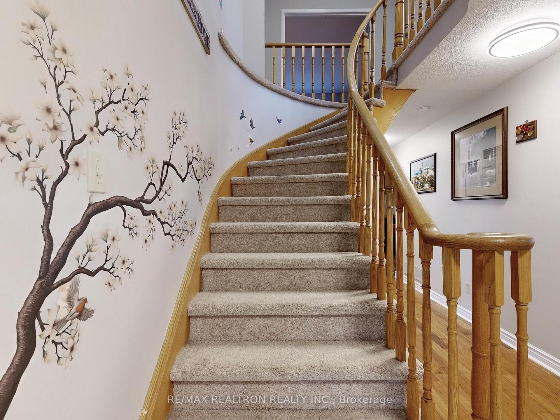 Photo 19 of 27 Moore Place, Barrie, Letitia Heights — HOMEH
