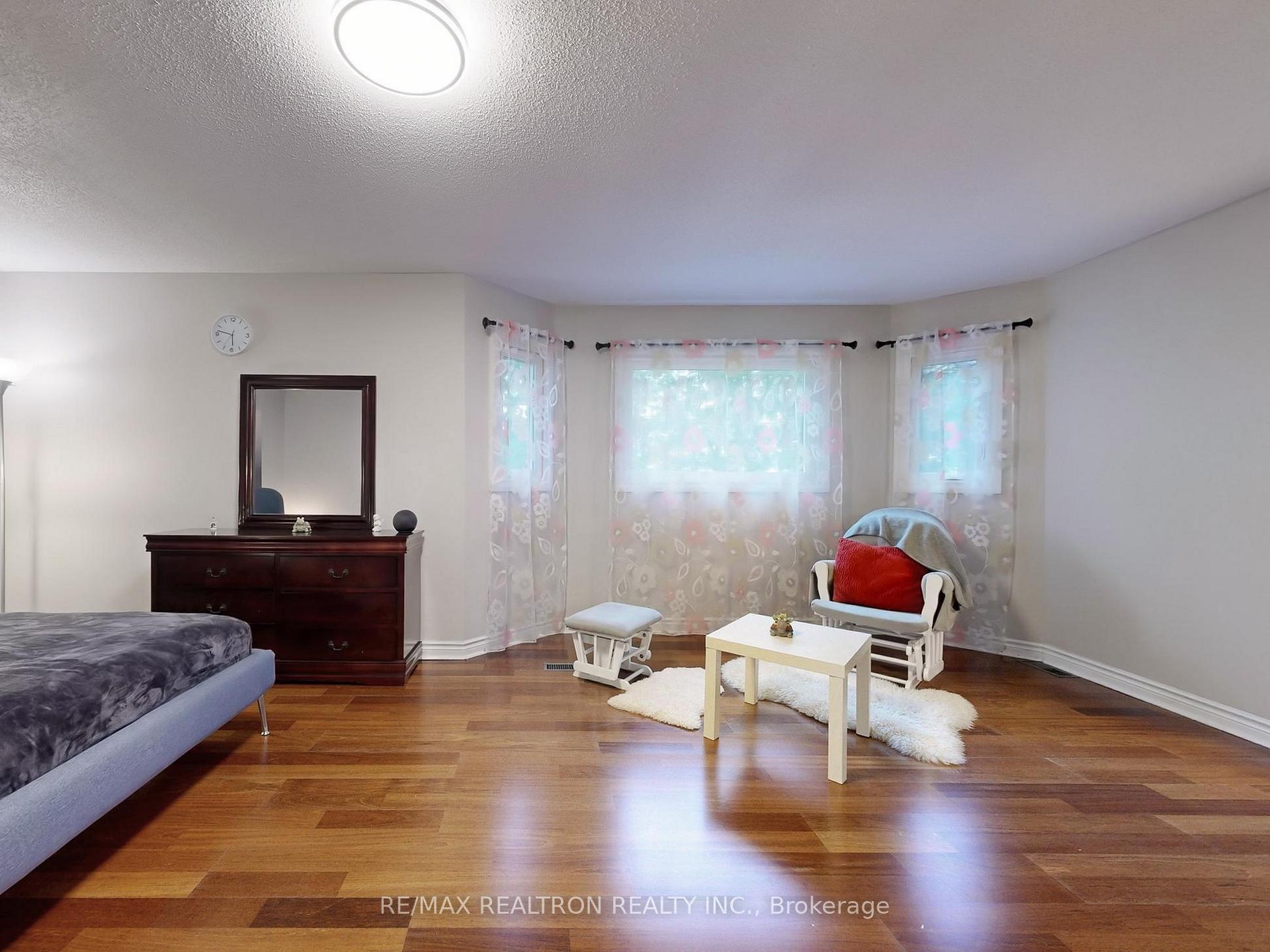 Photo 22 of 27 Moore Place, Barrie, Letitia Heights — HOMEH