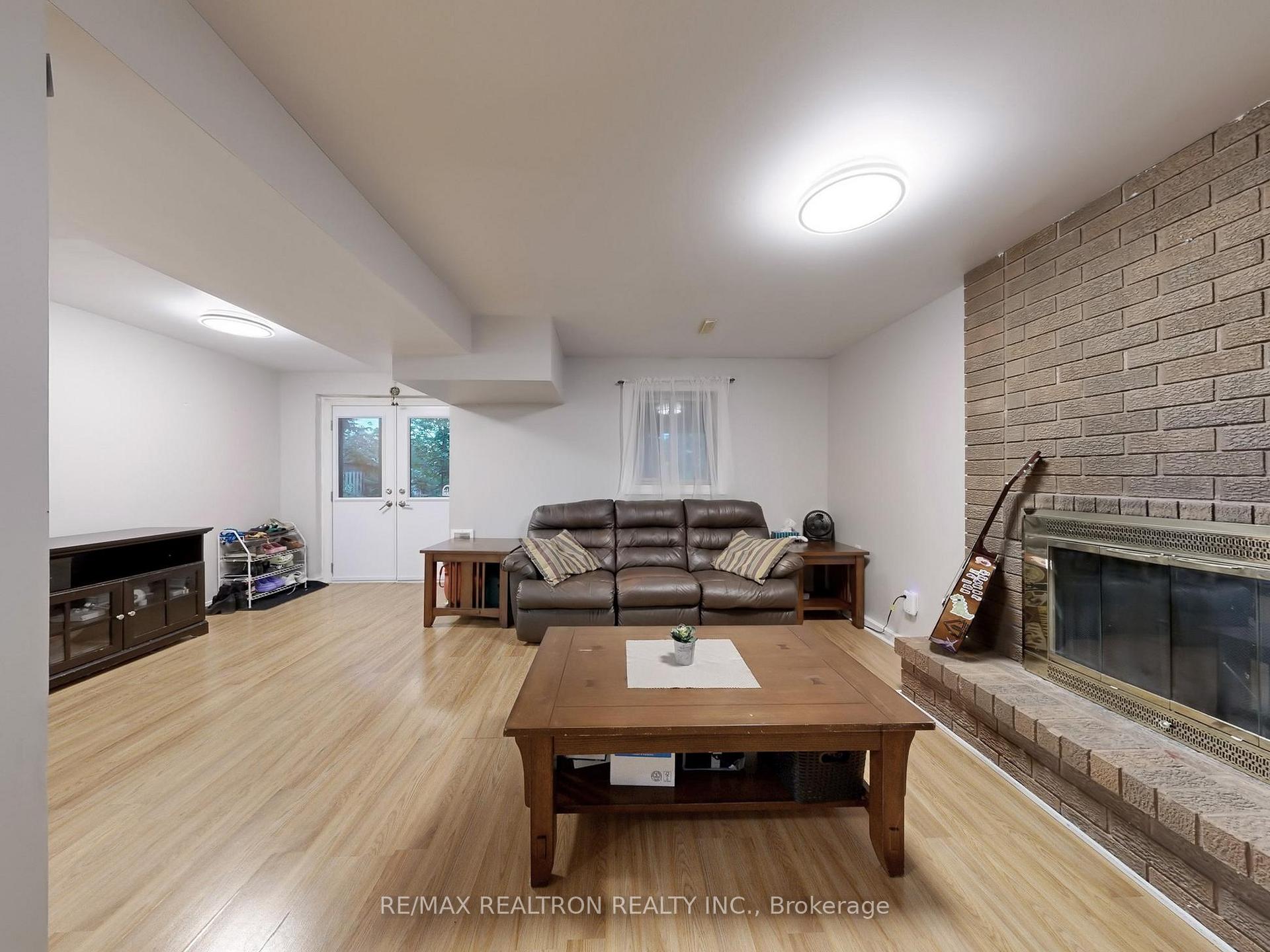 Photo 35 of 27 Moore Place, Barrie, Letitia Heights — HOMEH