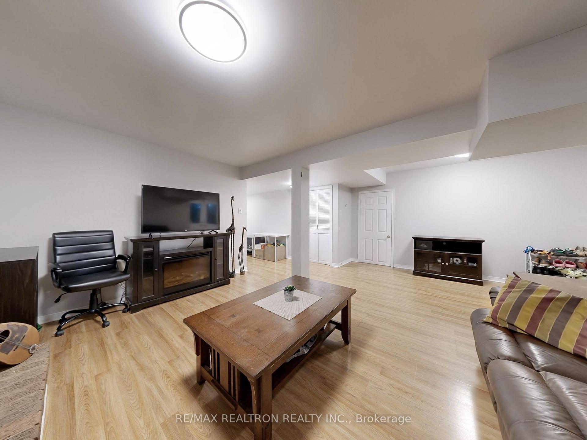 Photo 36 of 27 Moore Place, Barrie, Letitia Heights — HOMEH