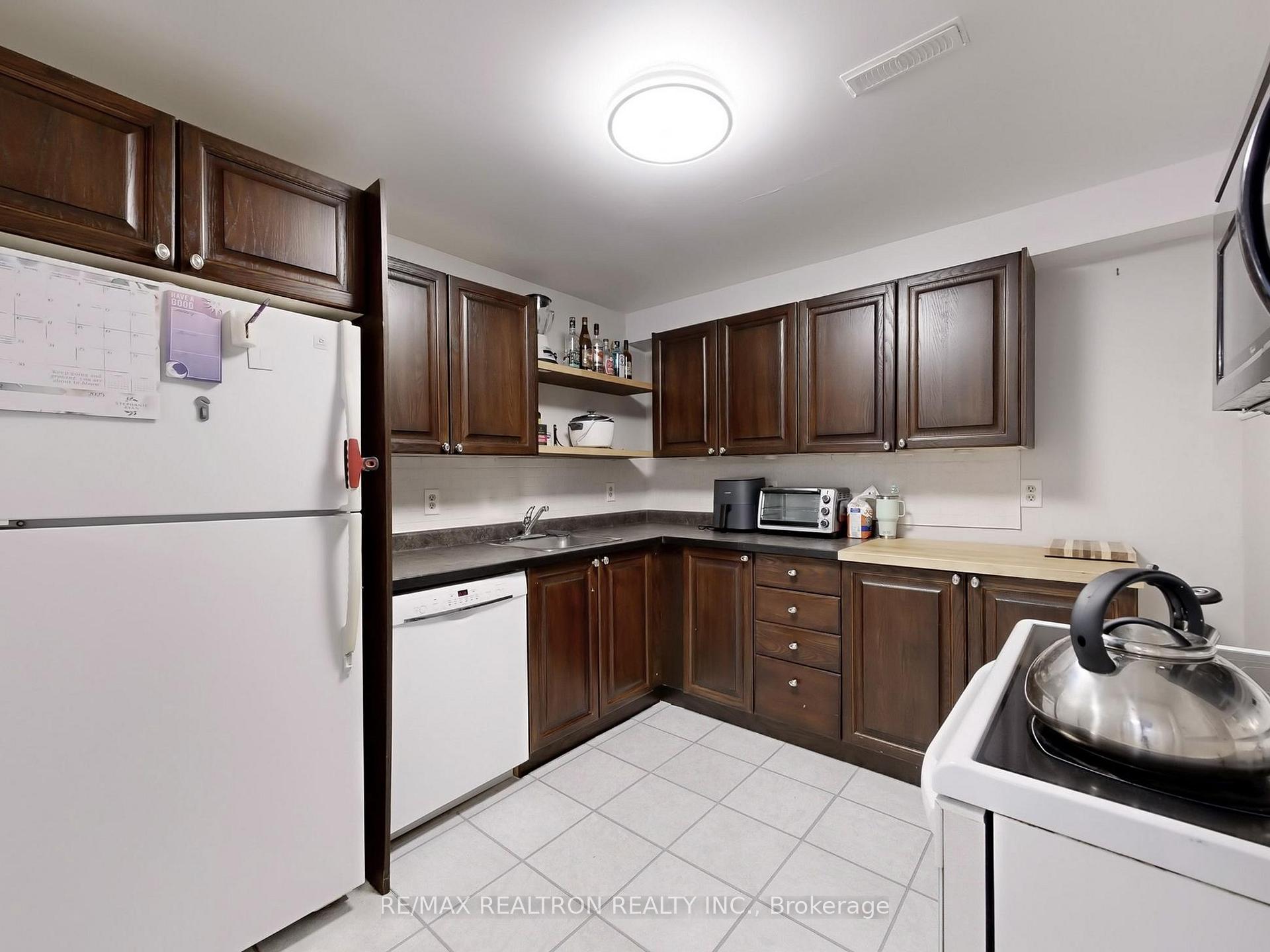 Photo 37 of 27 Moore Place, Barrie, Letitia Heights — HOMEH