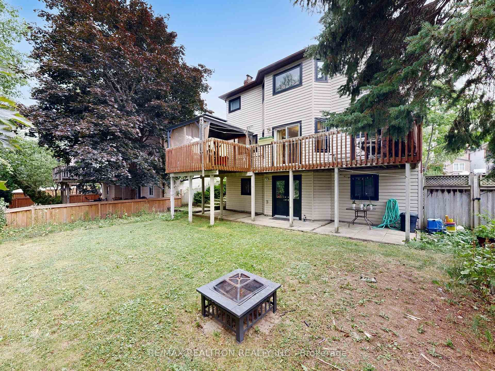 Photo 43 of 27 Moore Place, Barrie, Letitia Heights — HOMEH