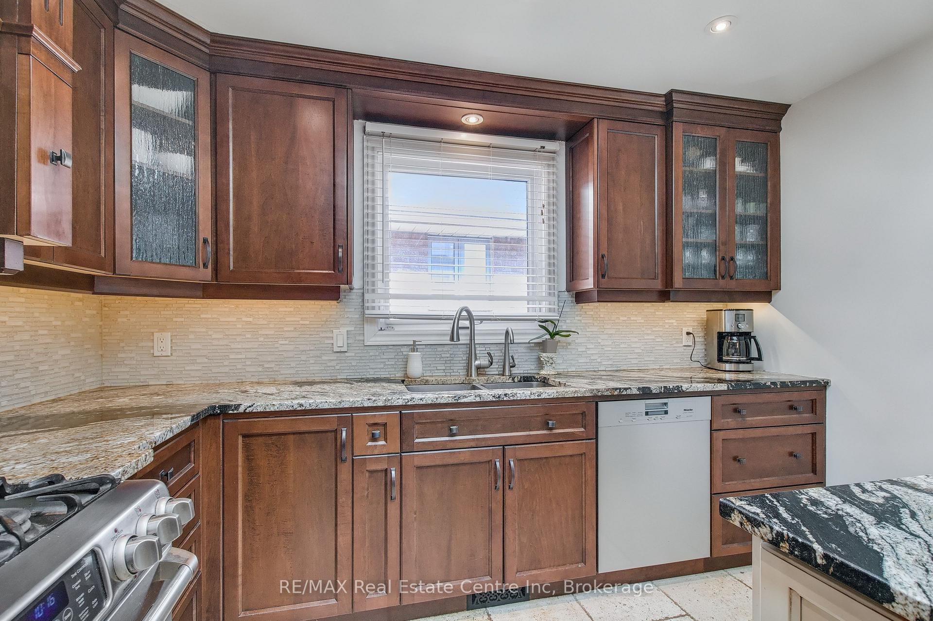 Photo 14 of 24 Darby Road, Guelph, Willow West/Sugarbush/West Acres — HOMEH