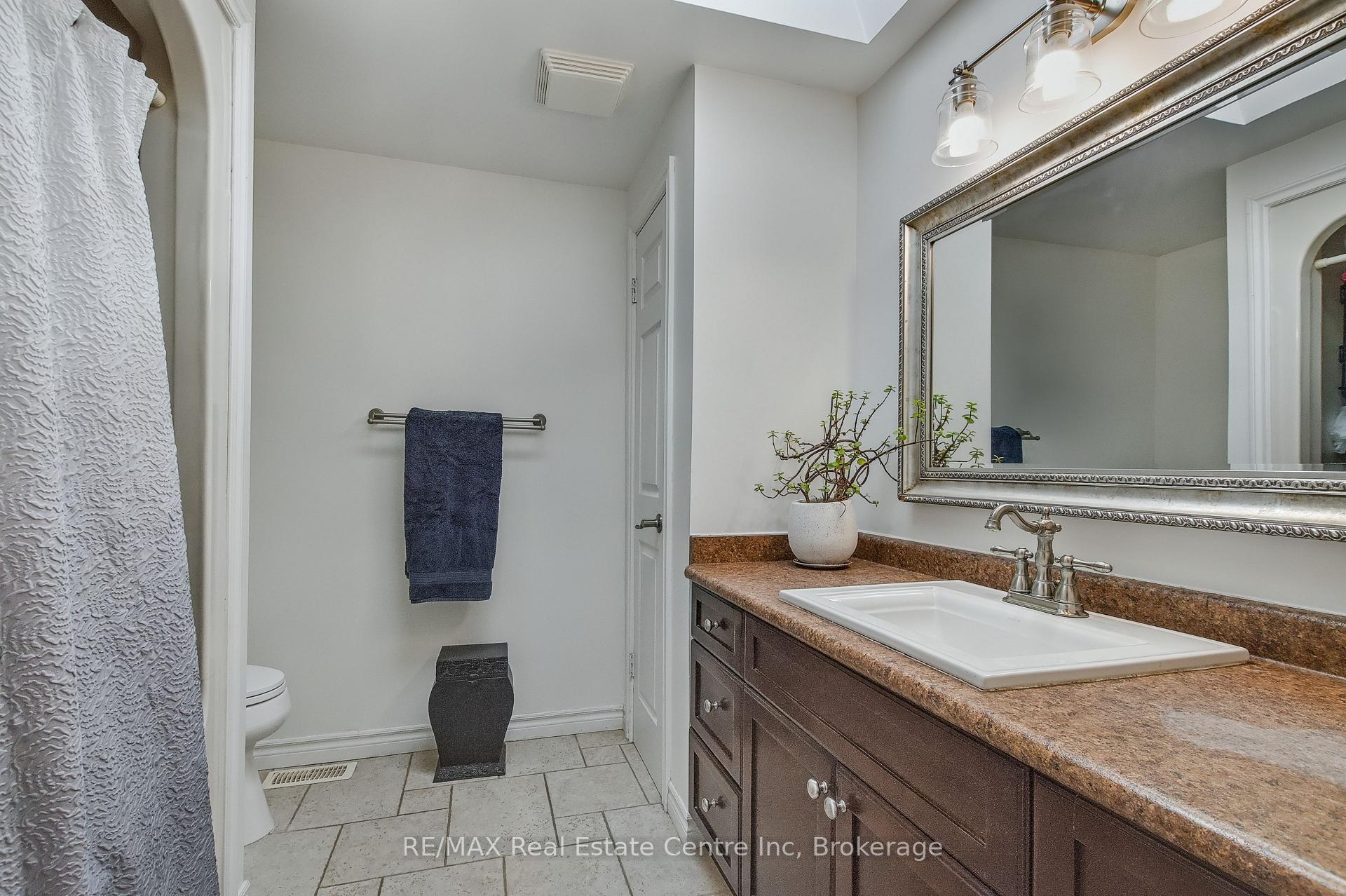 Photo 18 of 24 Darby Road, Guelph, Willow West/Sugarbush/West Acres — HOMEH