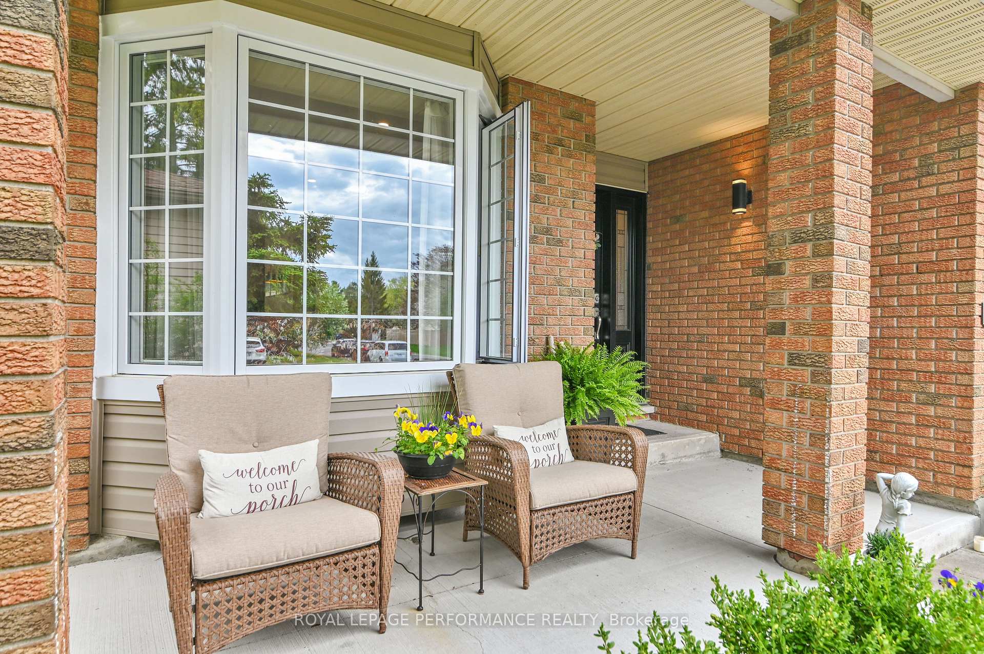 Photo 3 of 15 Avery Crescent, Ottawa, Barrhaven - On the Green — HOMEH