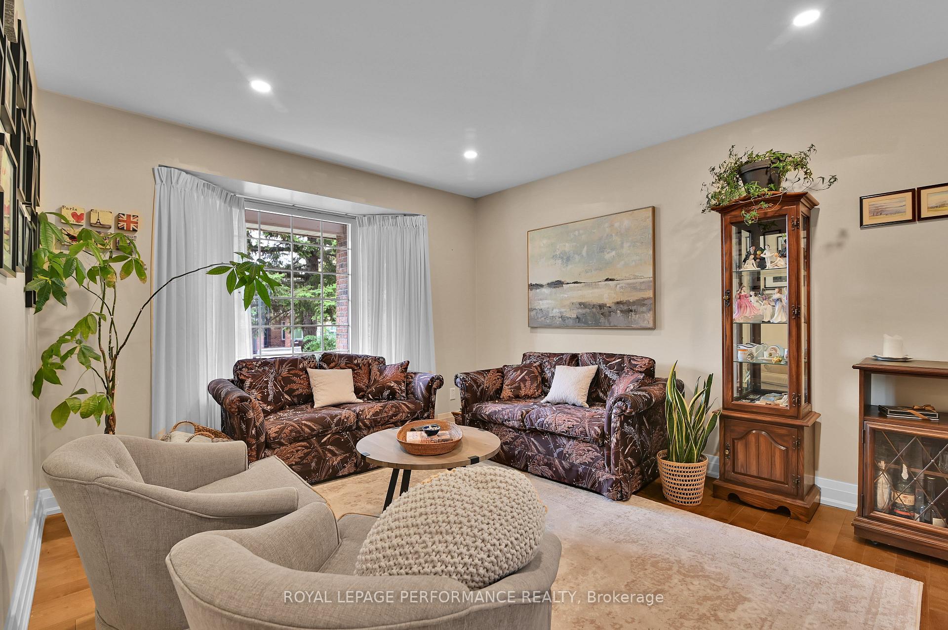 Photo 5 of 15 Avery Crescent, Ottawa, Barrhaven - On the Green — HOMEH