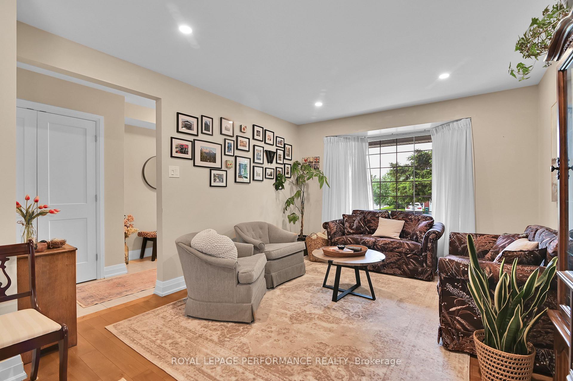 Photo 6 of 15 Avery Crescent, Ottawa, Barrhaven - On the Green — HOMEH