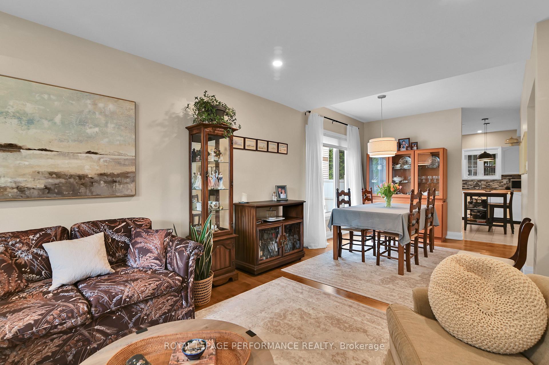 Photo 7 of 15 Avery Crescent, Ottawa, Barrhaven - On the Green — HOMEH
