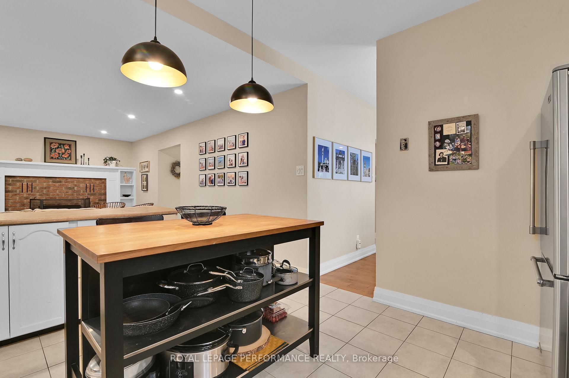 Photo 11 of 15 Avery Crescent, Ottawa, Barrhaven - On the Green — HOMEH