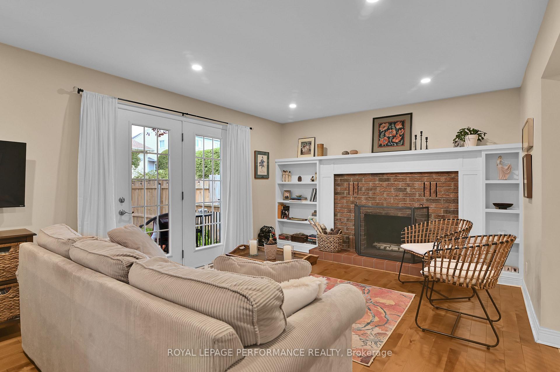 Photo 13 of 15 Avery Crescent, Ottawa, Barrhaven - On the Green — HOMEH