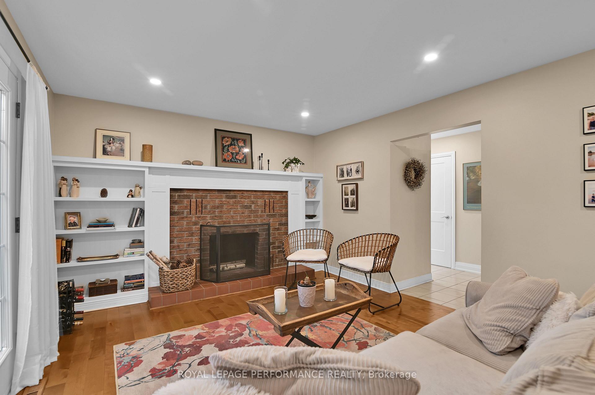 Photo 14 of 15 Avery Crescent, Ottawa, Barrhaven - On the Green — HOMEH