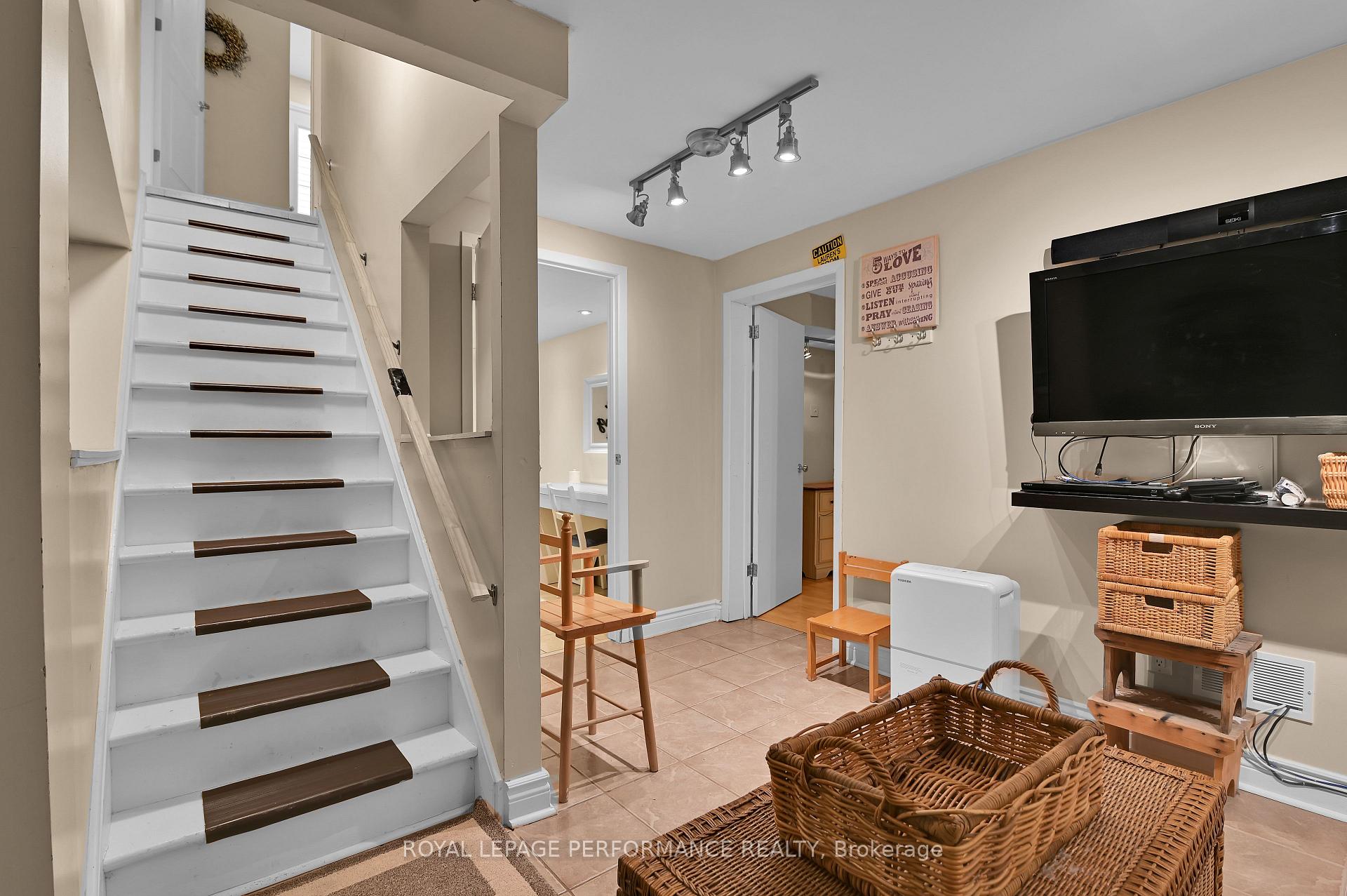 Photo 25 of 15 Avery Crescent, Ottawa, Barrhaven - On the Green — HOMEH