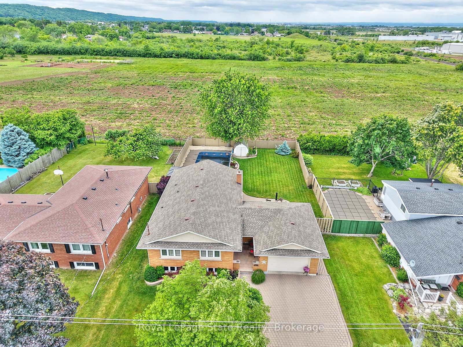 Photo 1 of 17 Oakes Road N, Grimsby, Grimsby West — HOMEH