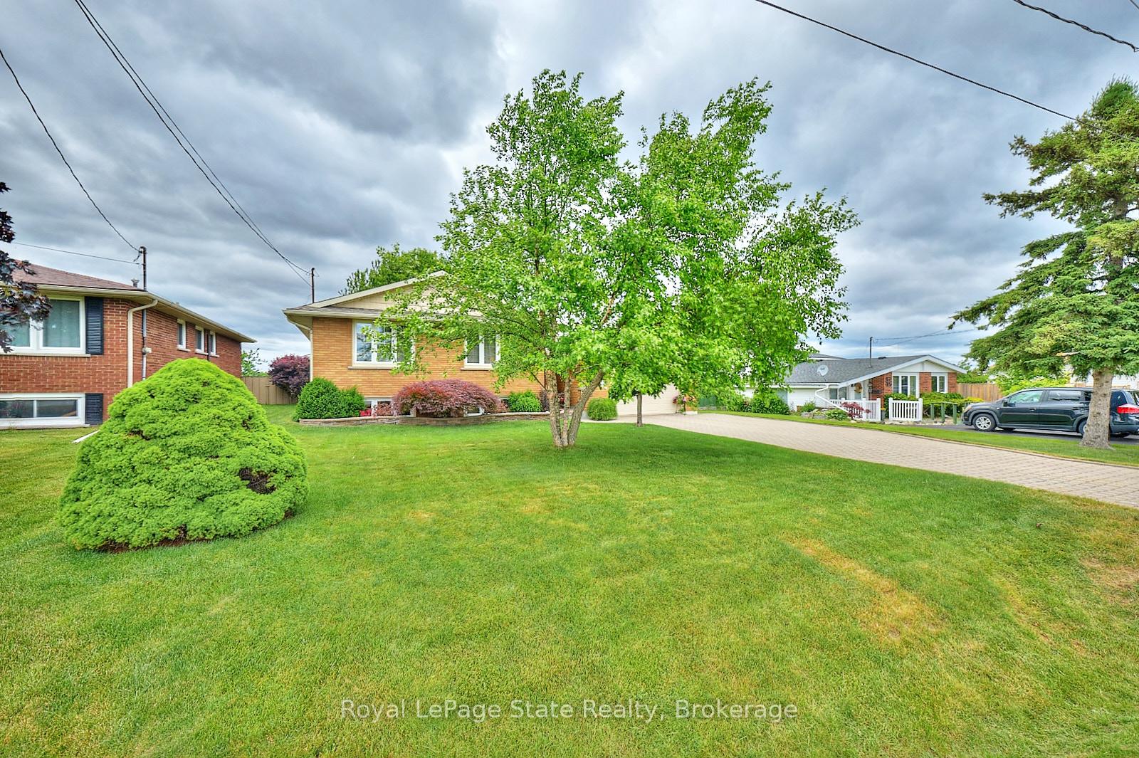 Photo 4 of 17 Oakes Road N, Grimsby, Grimsby West — HOMEH