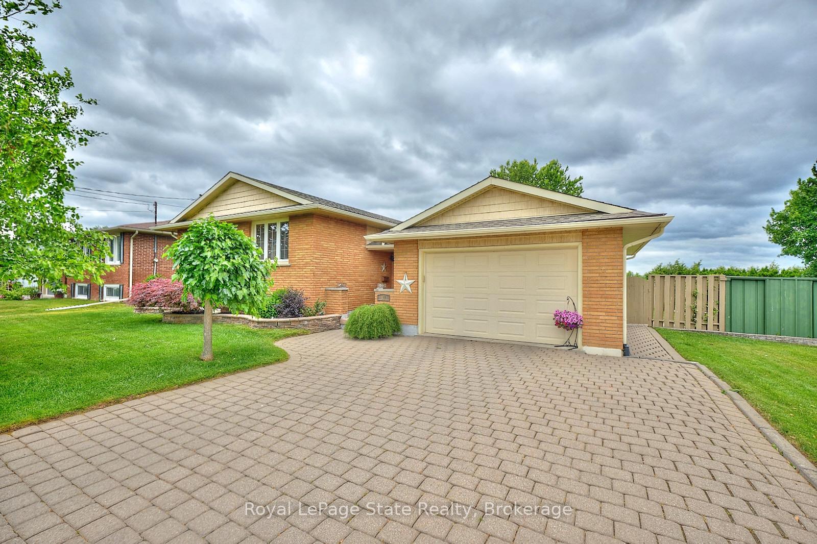 Photo 6 of 17 Oakes Road N, Grimsby, Grimsby West — HOMEH