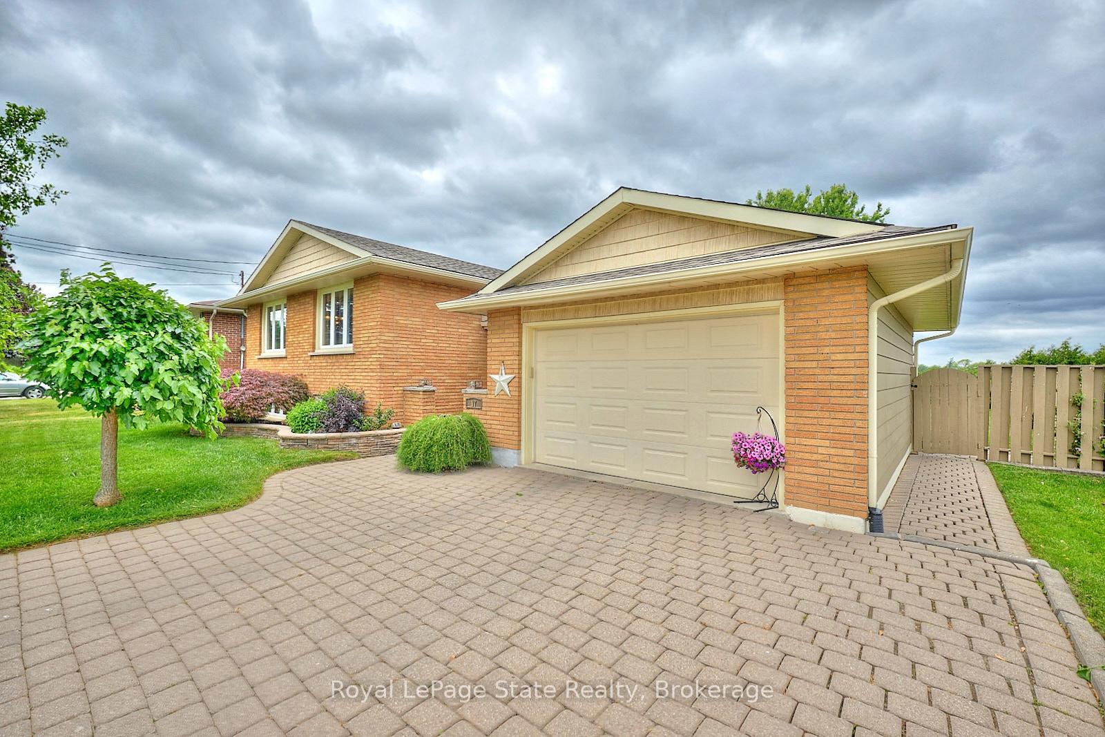 Photo 7 of 17 Oakes Road N, Grimsby, Grimsby West — HOMEH