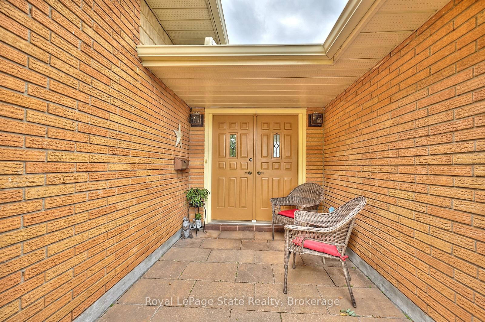 Photo 8 of 17 Oakes Road N, Grimsby, Grimsby West — HOMEH