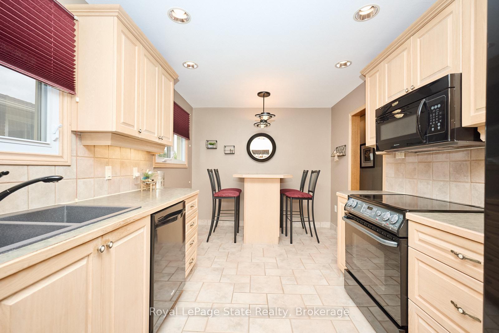 Photo 17 of 17 Oakes Road N, Grimsby, Grimsby West — HOMEH