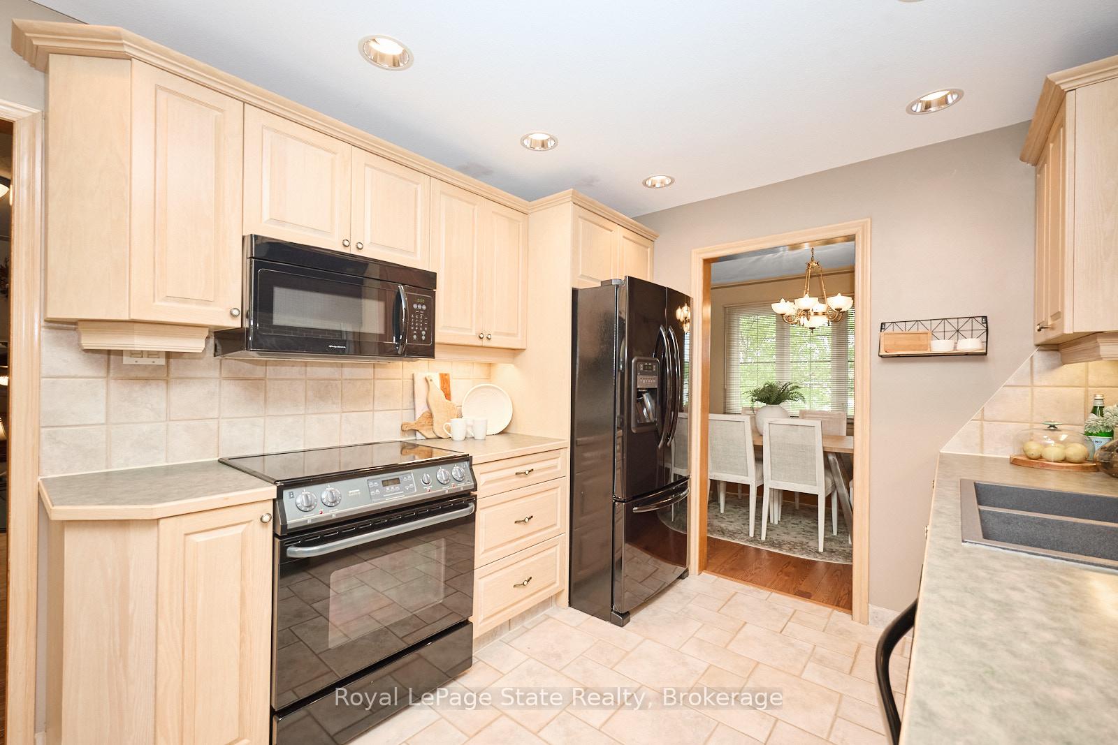 Photo 18 of 17 Oakes Road N, Grimsby, Grimsby West — HOMEH