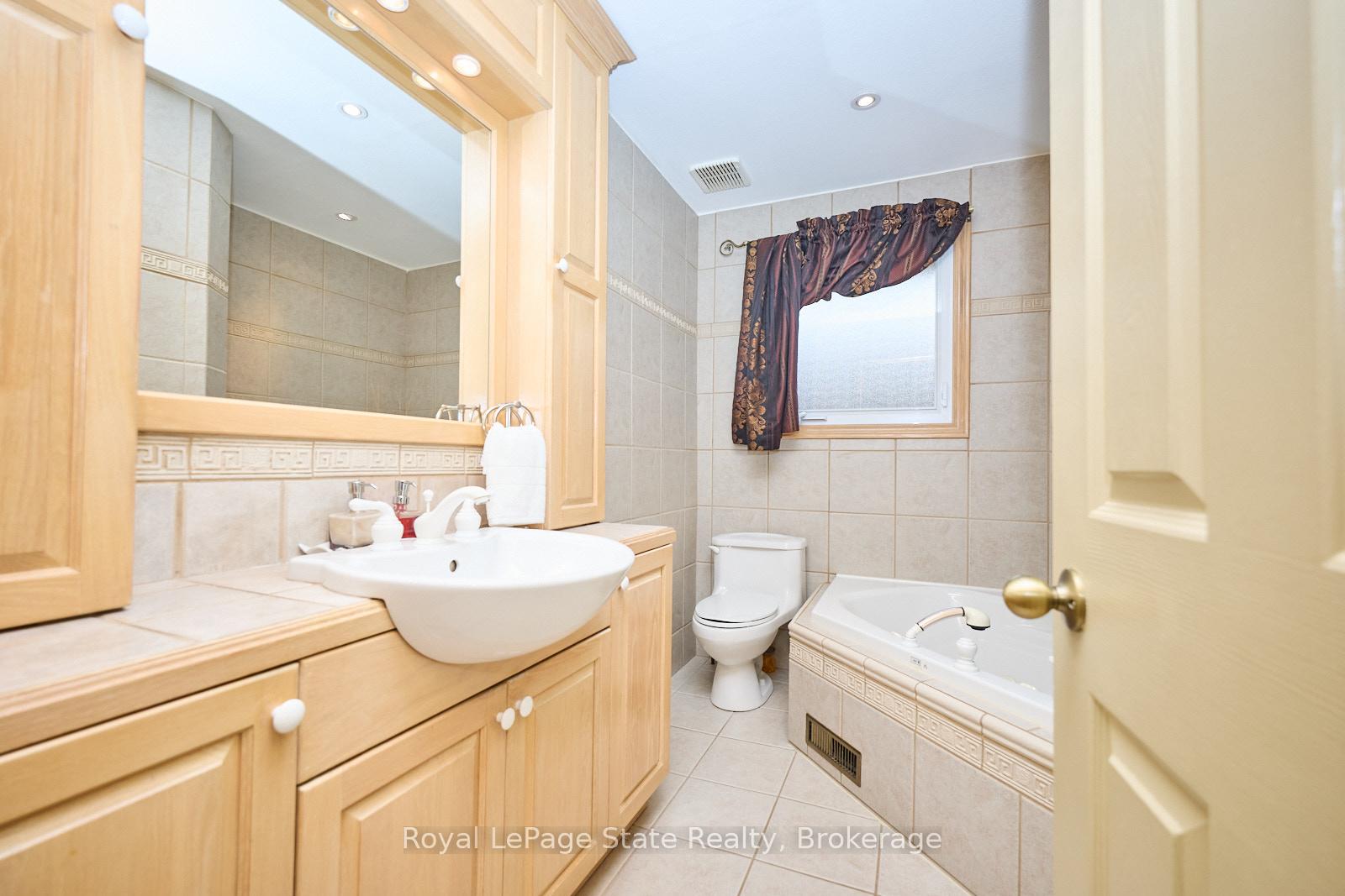 Photo 20 of 17 Oakes Road N, Grimsby, Grimsby West — HOMEH