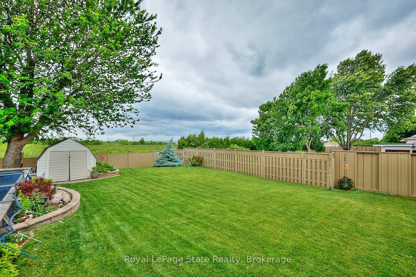 Photo 46 of 17 Oakes Road N, Grimsby, Grimsby West — HOMEH