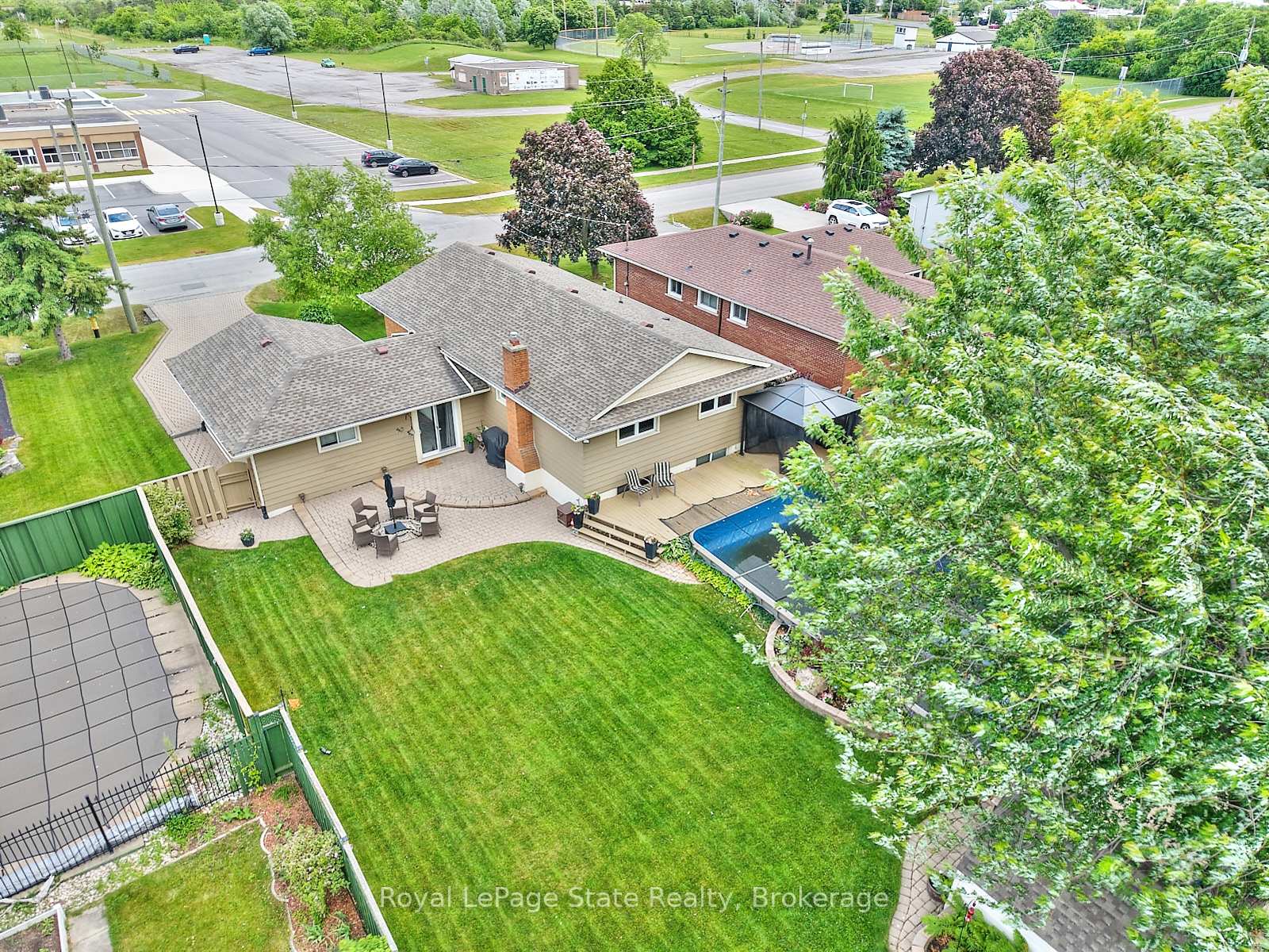 Photo 47 of 17 Oakes Road N, Grimsby, Grimsby West — HOMEH