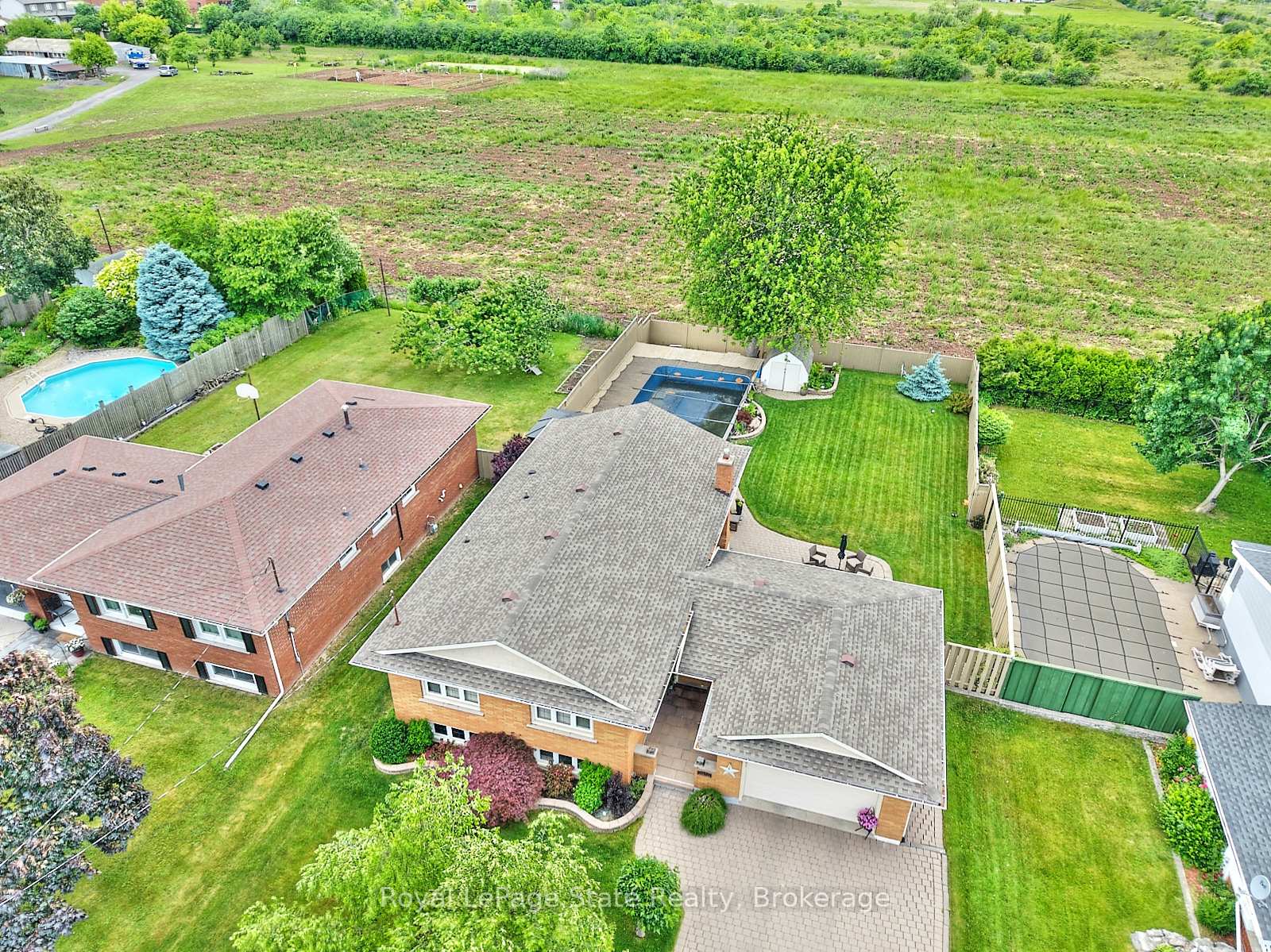Photo 48 of 17 Oakes Road N, Grimsby, Grimsby West — HOMEH