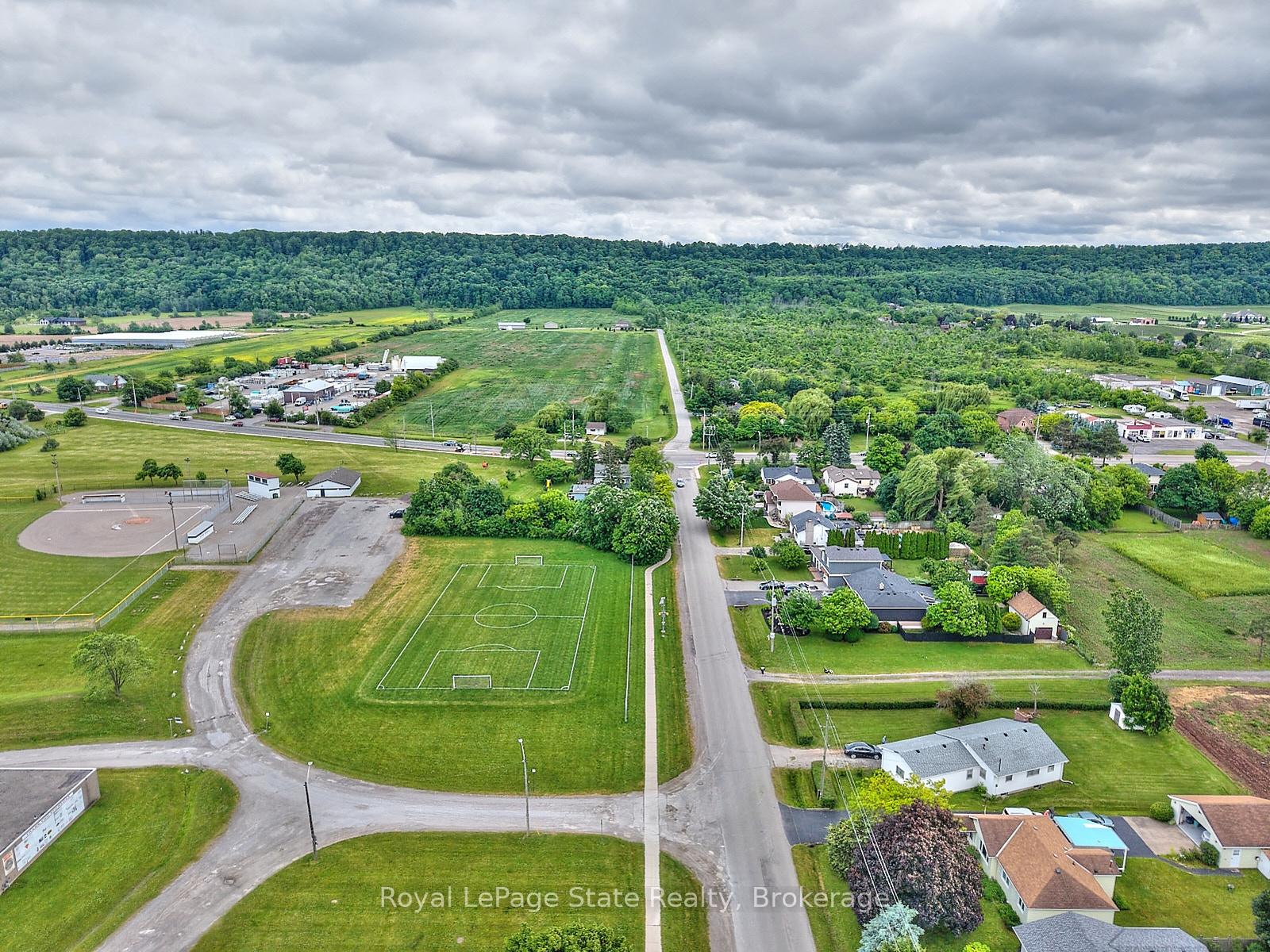 Photo 49 of 17 Oakes Road N, Grimsby, Grimsby West — HOMEH